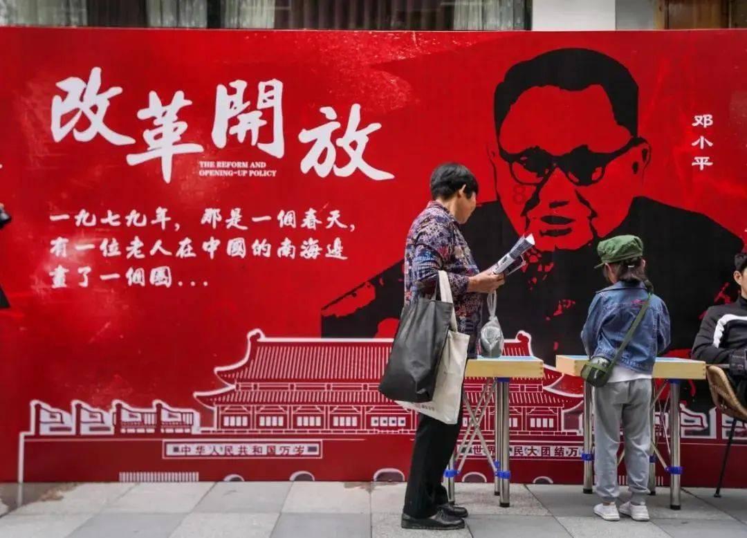 可爱啄木鸟逃脱